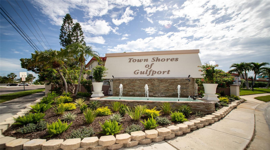Gulfport, Florida 33707, 2 Bedroom Bedrooms, ,2 Bathroombathrooms,Residential,For Sale,30Th,0,Mfrtb8542680
