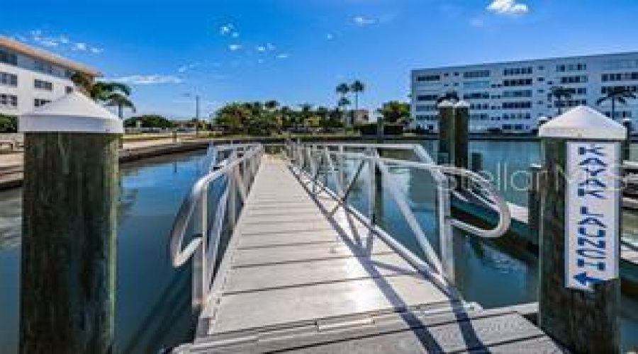 Gulfport, Florida 33707, 2 Bedroom Bedrooms, ,2 Bathroombathrooms,Residential,For Sale,30Th,0,Mfrtb8542680