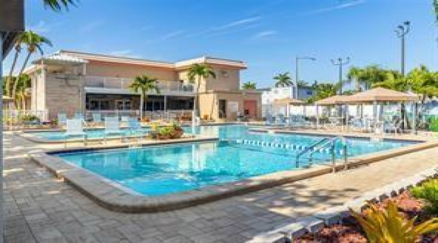 Gulfport, Florida 33707, 2 Bedroom Bedrooms, ,2 Bathroombathrooms,Residential,For Sale,30Th,0,Mfrtb8542680