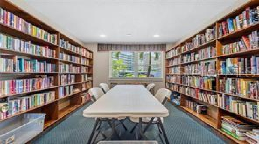 Gulfport, Florida 33707, 2 Bedroom Bedrooms, ,2 Bathroombathrooms,Residential,For Sale,30Th,0,Mfrtb8542680