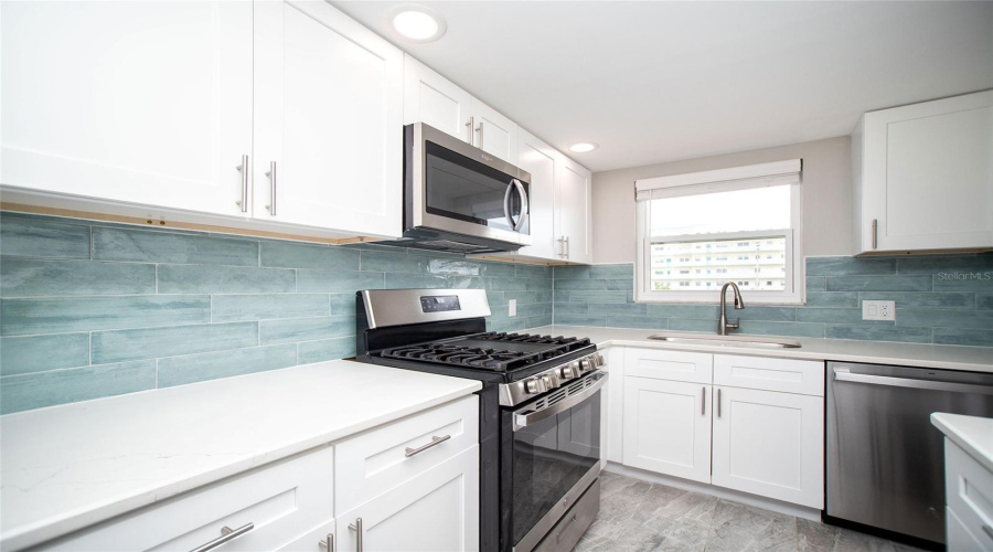 Gulfport, Florida 33707, 2 Bedroom Bedrooms, ,2 Bathroombathrooms,Residential,For Sale,30Th,0,Mfrtb8542680