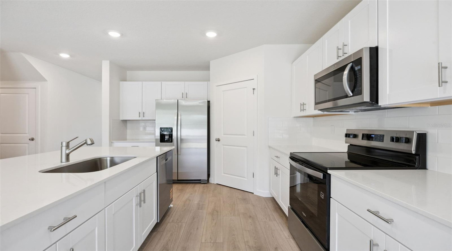 Apopka, Florida 32703, 5 Bedroom Bedrooms, ,3 Bathroombathrooms,Residential,For Sale,Gull,0,Mfro6435569