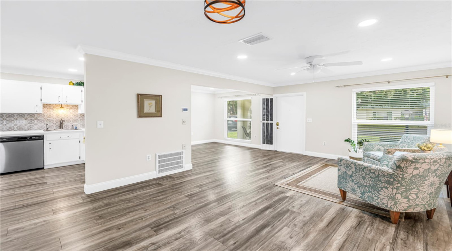 Bradenton, Florida 34205, 2 Bedroom Bedrooms, ,2 Bathroombathrooms,Residential,For Sale,34Th Avenue,0,Mfra4703636