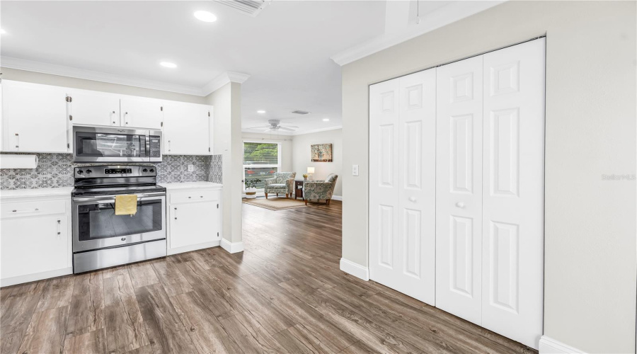 Bradenton, Florida 34205, 2 Bedroom Bedrooms, ,2 Bathroombathrooms,Residential,For Sale,34Th Avenue,0,Mfra4703636