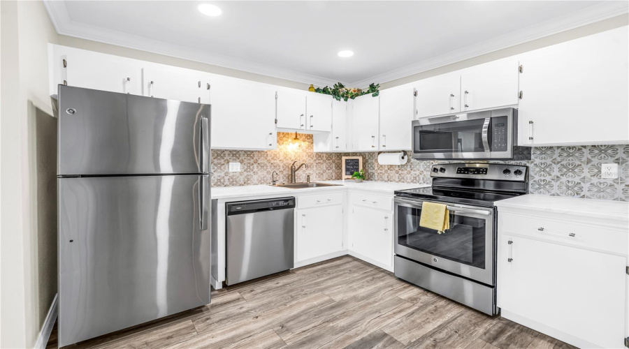 Bradenton, Florida 34205, 2 Bedroom Bedrooms, ,2 Bathroombathrooms,Residential,For Sale,34Th Avenue,0,Mfra4703636