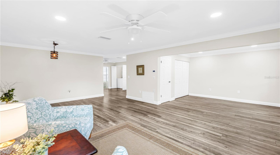 Bradenton, Florida 34205, 2 Bedroom Bedrooms, ,2 Bathroombathrooms,Residential,For Sale,34Th Avenue,0,Mfra4703636