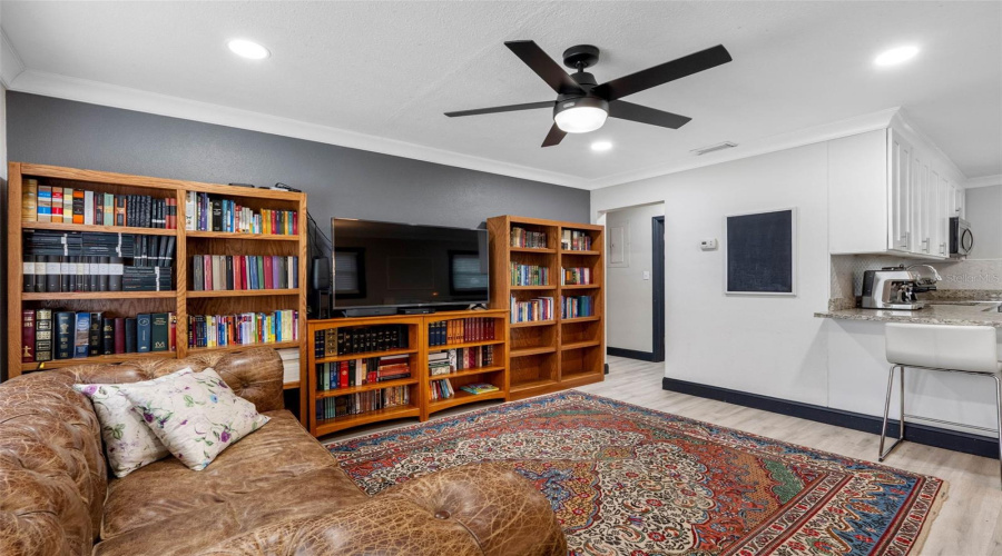 Tampa, Florida 33610, 2 Bedroom Bedrooms, ,1 Bathroombathrooms,Residential,For Sale,23Rd,0,Mfrtb8542633