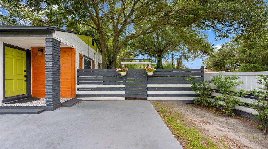 Tampa, Florida 33610, 2 Bedroom Bedrooms, ,1 Bathroombathrooms,Residential,For Sale,23Rd,0,Mfrtb8542633
