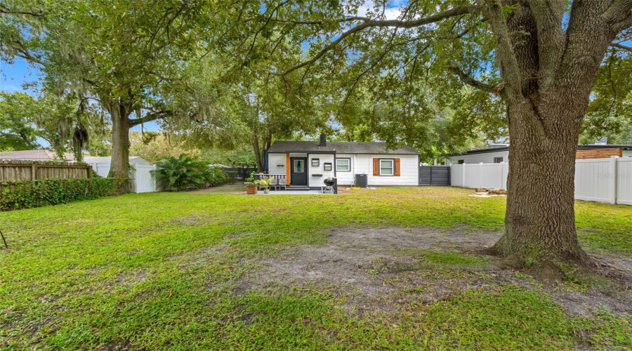 Tampa, Florida 33610, 2 Bedroom Bedrooms, ,1 Bathroombathrooms,Residential,For Sale,23Rd,0,Mfrtb8542633