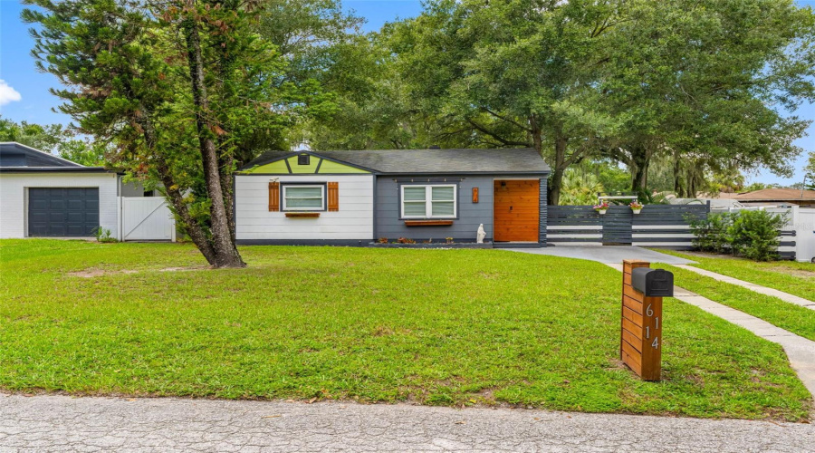 Tampa, Florida 33610, 2 Bedroom Bedrooms, ,1 Bathroombathrooms,Residential,For Sale,23Rd,0,Mfrtb8542633