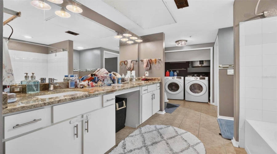 Tampa, Florida 33605, 1 Bedroom Bedrooms, ,1 Bathroombathrooms,Residential,For Sale,Palm,0,Mfrtb8542002