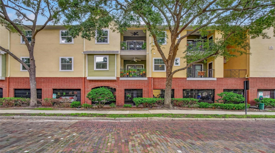Tampa, Florida 33605, 1 Bedroom Bedrooms, ,1 Bathroombathrooms,Residential,For Sale,Palm,0,Mfrtb8542002