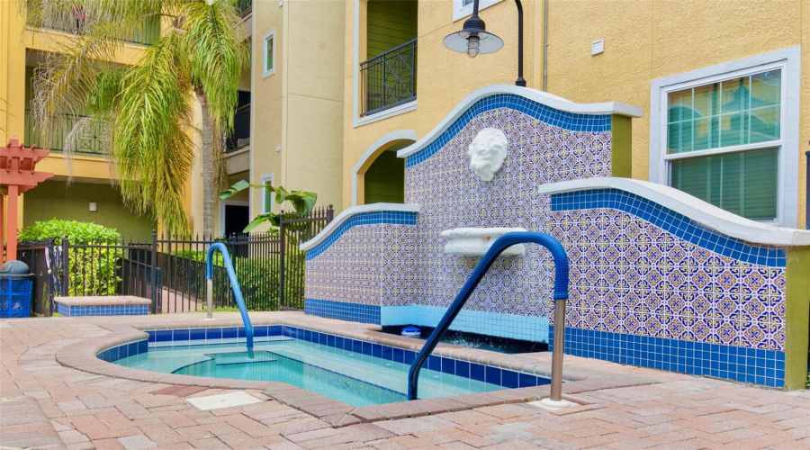 Tampa, Florida 33605, 1 Bedroom Bedrooms, ,1 Bathroombathrooms,Residential,For Sale,Palm,0,Mfrtb8542002