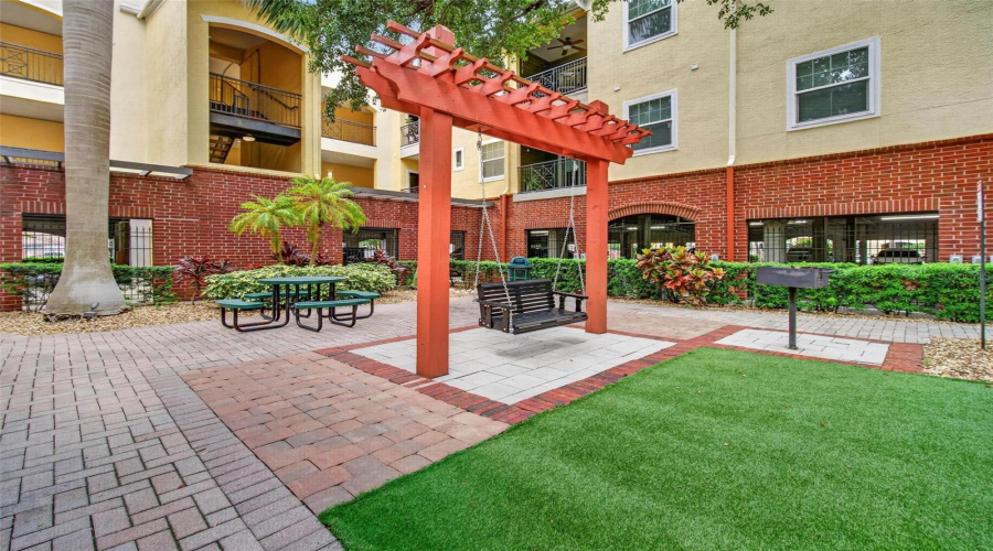 Tampa, Florida 33605, 1 Bedroom Bedrooms, ,1 Bathroombathrooms,Residential,For Sale,Palm,0,Mfrtb8542002