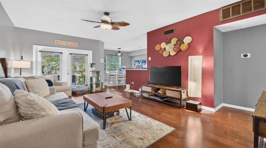 Tampa, Florida 33605, 1 Bedroom Bedrooms, ,1 Bathroombathrooms,Residential,For Sale,Palm,0,Mfrtb8542002