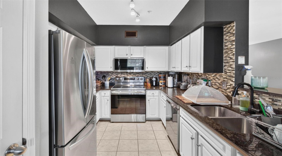 Tampa, Florida 33605, 1 Bedroom Bedrooms, ,1 Bathroombathrooms,Residential,For Sale,Palm,0,Mfrtb8542002