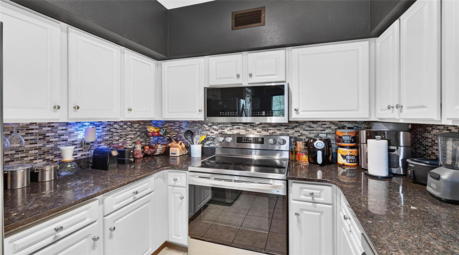Tampa, Florida 33605, 1 Bedroom Bedrooms, ,1 Bathroombathrooms,Residential,For Sale,Palm,0,Mfrtb8542002
