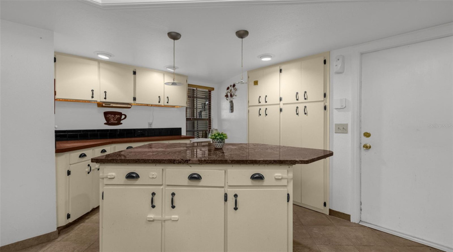 Orlando, Florida 32808, 3 Bedroom Bedrooms, ,2 Bathroombathrooms,Residential,For Sale,Point Look Out,0,Mfro6436202