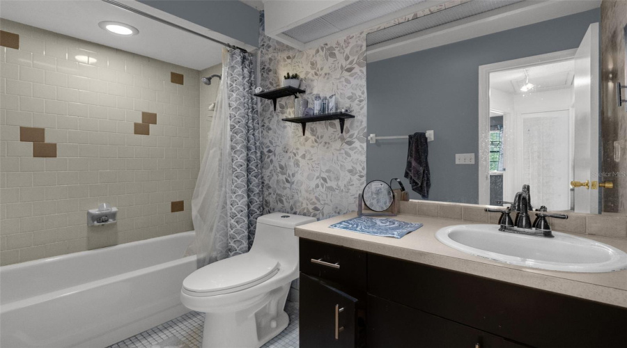 Orlando, Florida 32808, 3 Bedroom Bedrooms, ,2 Bathroombathrooms,Residential,For Sale,Point Look Out,0,Mfro6436202
