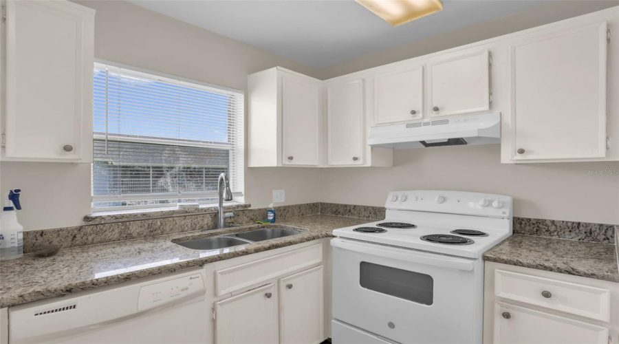 Orlando, Florida 32822, 2 Bedroom Bedrooms, ,2 Bathroombathrooms,Residential,For Sale,Pershing Pointe,0,Mfro6436126