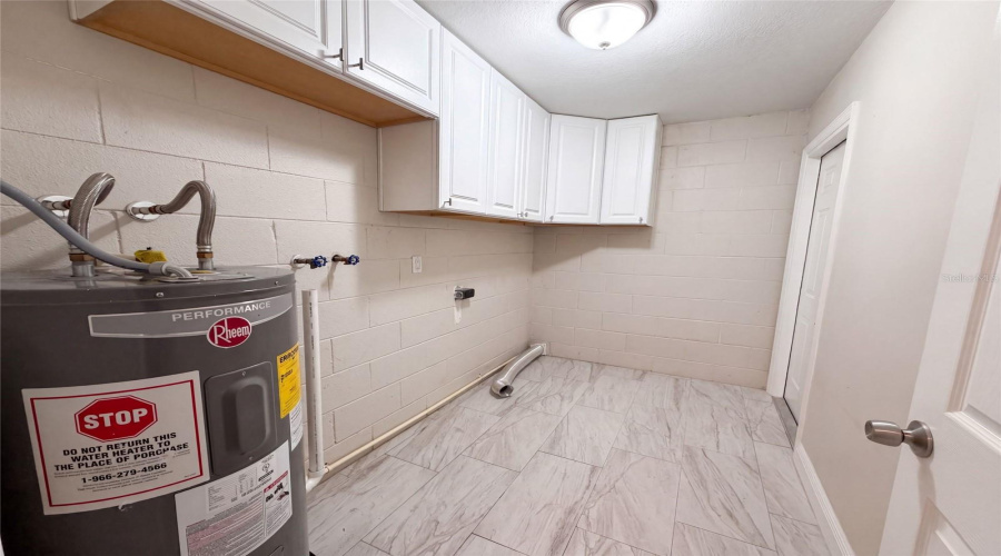 Brandon, Florida 33510, 3 Bedroom Bedrooms, ,2 Bathroombathrooms,Residential,For Sale,Inwood,0,Mfro6436784