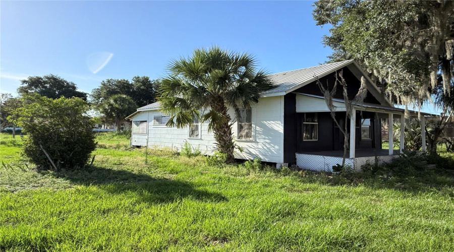 Wauchula, Florida 33873, 1 Bedroom Bedrooms, ,1 Bathroombathrooms,Residential,For Sale,Makowski,0,Mfra4703476