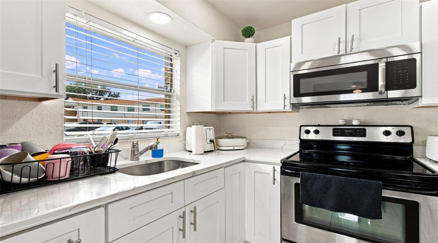 Tampa, Florida 33614, 2 Bedroom Bedrooms, ,1 Bathroombathrooms,Residential,For Sale,Manhattan,0,Mfrtb8542196