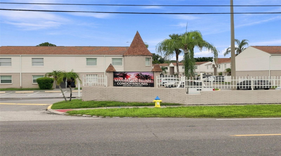 Tampa, Florida 33614, 2 Bedroom Bedrooms, ,1 Bathroombathrooms,Residential,For Sale,Manhattan,0,Mfrtb8542196