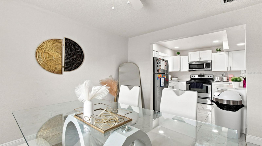 Tampa, Florida 33614, 2 Bedroom Bedrooms, ,1 Bathroombathrooms,Residential,For Sale,Manhattan,0,Mfrtb8542196