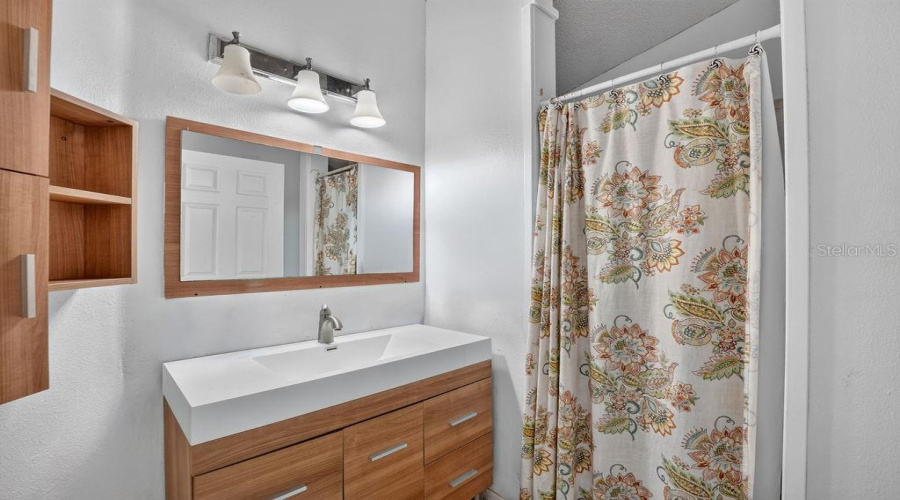 Orlando, Florida 32825, 3 Bedroom Bedrooms, ,2 Bathroombathrooms,Residential,For Sale,Glassborough,0,Mfrs5156332