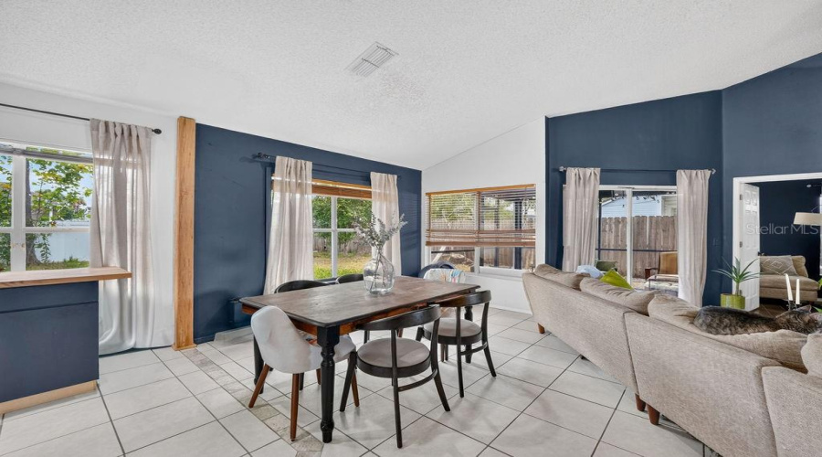 Orlando, Florida 32825, 3 Bedroom Bedrooms, ,2 Bathroombathrooms,Residential,For Sale,Glassborough,0,Mfrs5156332