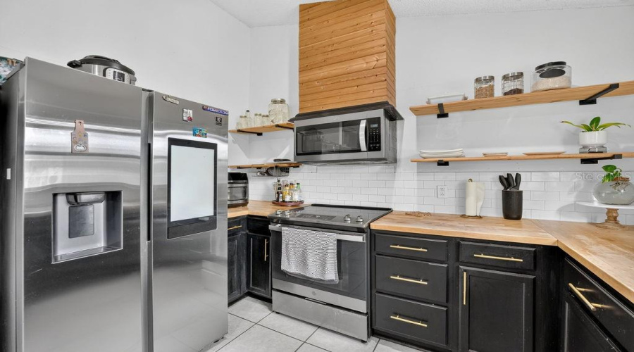 Orlando, Florida 32825, 3 Bedroom Bedrooms, ,2 Bathroombathrooms,Residential,For Sale,Glassborough,0,Mfrs5156332