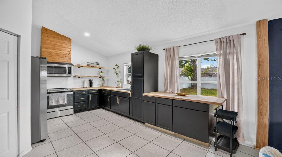 Orlando, Florida 32825, 3 Bedroom Bedrooms, ,2 Bathroombathrooms,Residential,For Sale,Glassborough,0,Mfrs5156332