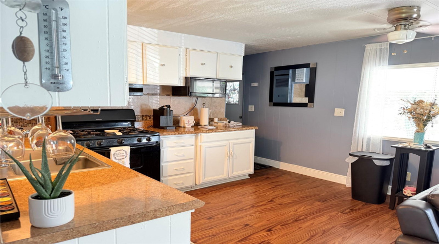 Orlando, Florida 32810, 2 Bedroom Bedrooms, ,1 Bathroombathrooms,Residential,For Sale,Denise Ave,0,Mfro6436568