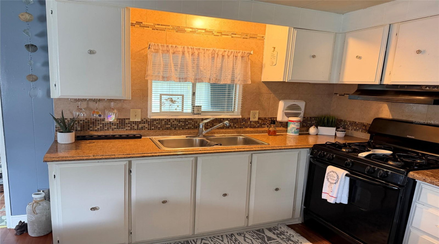 Orlando, Florida 32810, 2 Bedroom Bedrooms, ,1 Bathroombathrooms,Residential,For Sale,Denise Ave,0,Mfro6436568