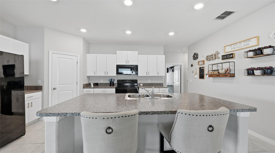 Zephyrhills, Florida 33540, 4 Bedroom Bedrooms, ,2 Bathroombathrooms,Residential,For Sale,Harvest Creek,0,Mfrtb8539521