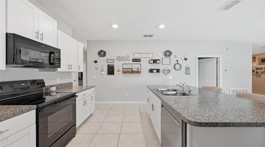 Zephyrhills, Florida 33540, 4 Bedroom Bedrooms, ,2 Bathroombathrooms,Residential,For Sale,Harvest Creek,0,Mfrtb8539521