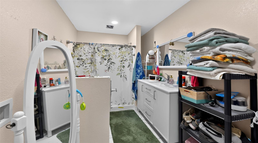 Bradenton, Florida 34205, 3 Bedroom Bedrooms, ,2 Bathroombathrooms,Residential,For Sale,35Th,0,Mfra4704153