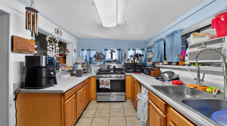 Bradenton, Florida 34205, 3 Bedroom Bedrooms, ,2 Bathroombathrooms,Residential,For Sale,35Th,0,Mfra4704153