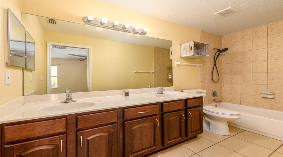 Dade City, Florida 33523, 3 Bedroom Bedrooms, ,2 Bathroombathrooms,Residential,For Sale,Highland Bluff,0,Mfrtb8542377