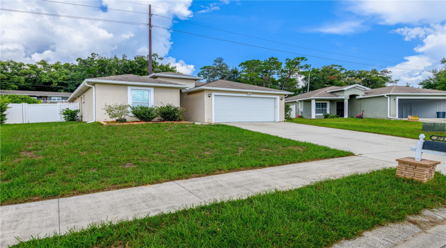 Dade City, Florida 33523, 3 Bedroom Bedrooms, ,2 Bathroombathrooms,Residential,For Sale,Highland Bluff,0,Mfrtb8542377