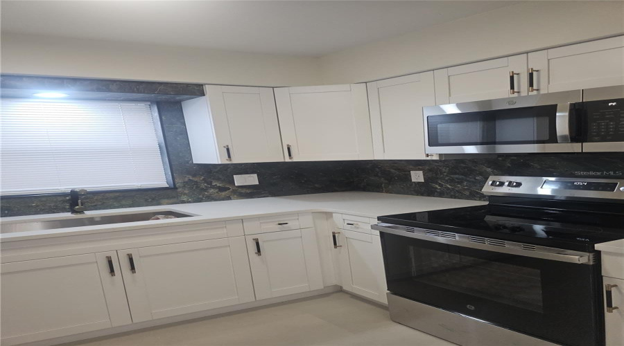 Tampa, Florida 33614, 4 Bedroom Bedrooms, ,2 Bathroombathrooms,Residential,For Sale,Manhattan,0,Mfrtb8542111