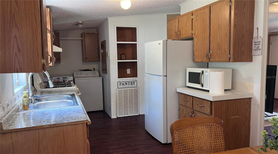 Oxford, Florida 34484, 3 Bedroom Bedrooms, ,2 Bathroombathrooms,Residential,For Sale,Hwy 466,0,Mfrg5116609