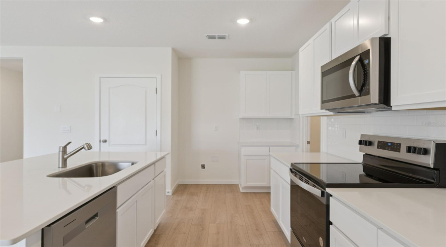 Ocoee, Florida 34761, 5 Bedroom Bedrooms, ,3 Bathroombathrooms,Residential,For Sale,Spineywood,0,Mfro6433765