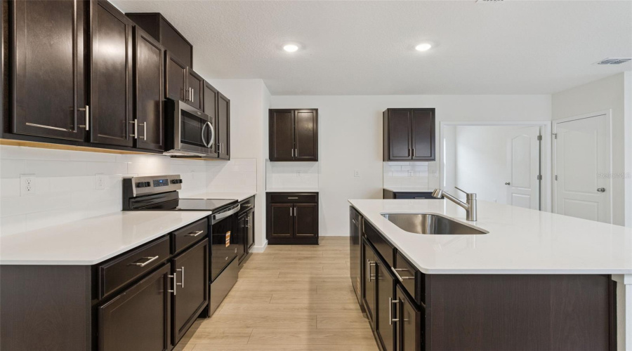 Kissimmee, Florida 34744, 3 Bedroom Bedrooms, ,2 Bathroombathrooms,Residential,For Sale,Kindle,0,Mfro6436465