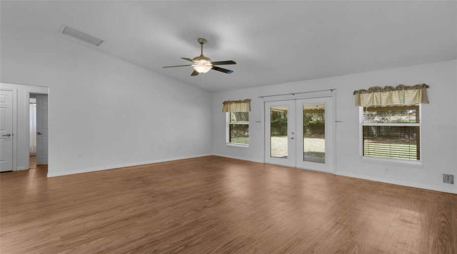 Fruitland Park, Florida 34731, 3 Bedroom Bedrooms, ,2 Bathroombathrooms,Residential,For Sale,Pine Tree,0,Mfrg5116924