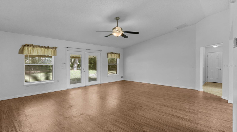 Fruitland Park, Florida 34731, 3 Bedroom Bedrooms, ,2 Bathroombathrooms,Residential,For Sale,Pine Tree,0,Mfrg5116924