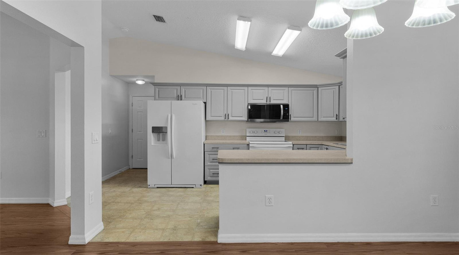 Fruitland Park, Florida 34731, 3 Bedroom Bedrooms, ,2 Bathroombathrooms,Residential,For Sale,Pine Tree,0,Mfrg5116924