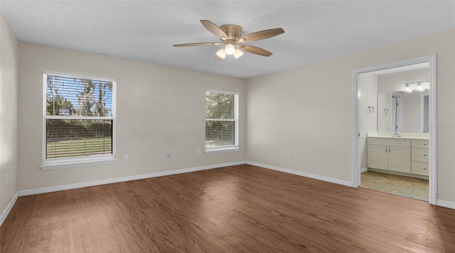 Fruitland Park, Florida 34731, 3 Bedroom Bedrooms, ,2 Bathroombathrooms,Residential,For Sale,Pine Tree,0,Mfrg5116924