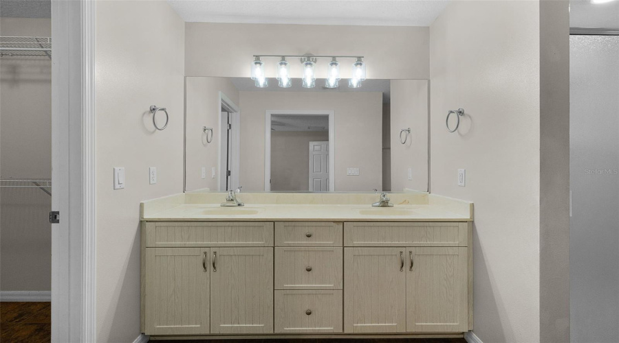 Fruitland Park, Florida 34731, 3 Bedroom Bedrooms, ,2 Bathroombathrooms,Residential,For Sale,Pine Tree,0,Mfrg5116924